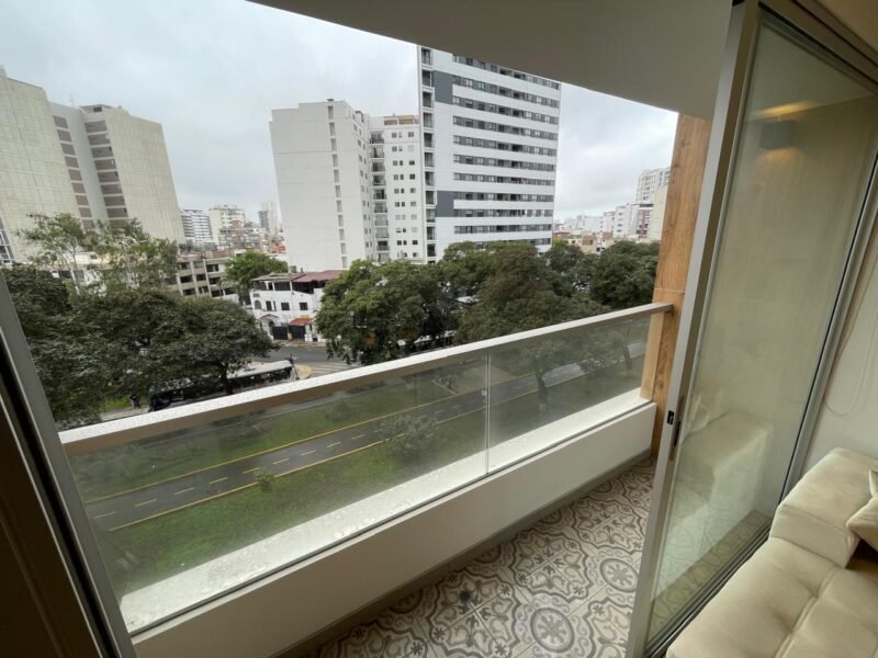 Lindo Mini Full Amoblado con Vista Externa - Pet Friendly - Full Áreas Comunes