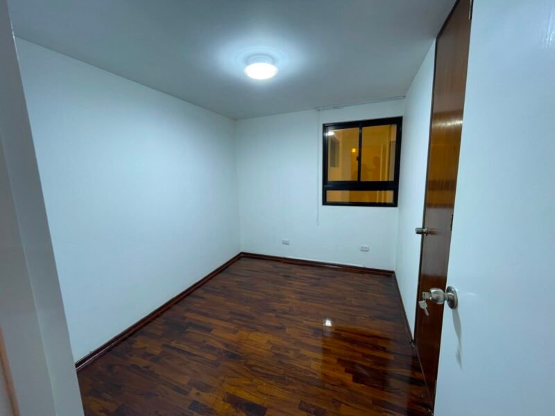 Dpto de 92 m² con 3 Habitaciones en Av Salaverry + Cochera