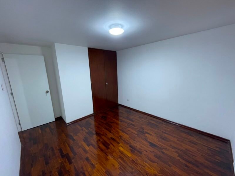 Dpto de 92 m² con 3 Habitaciones en Av Salaverry + Cochera