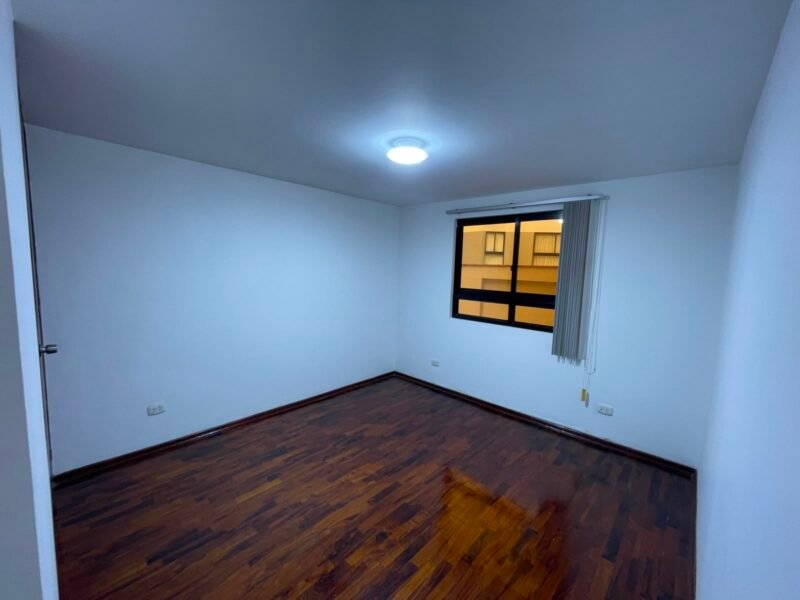 Dpto de 92 m² con 3 Habitaciones en Av Salaverry + Cochera