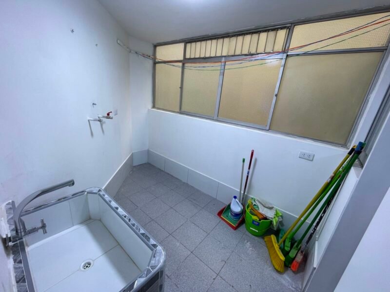 Dpto de 92 m² con 3 Habitaciones en Av Salaverry + Cochera