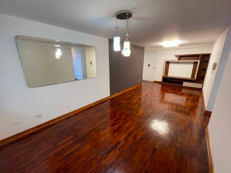 Dpto de 92 m² con 3 Habitaciones en Av Salaverry + Cochera