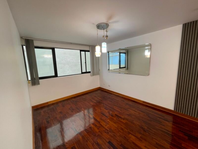 Dpto de 92 m² con 3 Habitaciones en Av Salaverry + Cochera