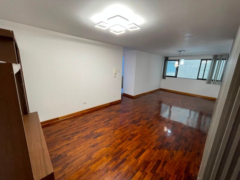 Dpto de 92 m² con 3 Habitaciones en Av Salaverry + Cochera