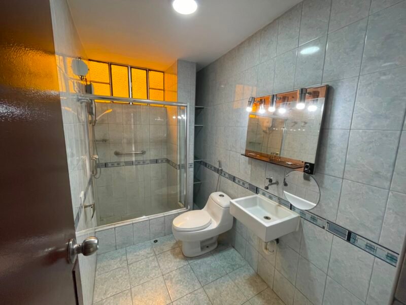 Dpto. 100 m² Piso 2 con 3 Dorm. y 1 Cochera. Frente a Parque. a 3 Cdrs. Univ. San Martín