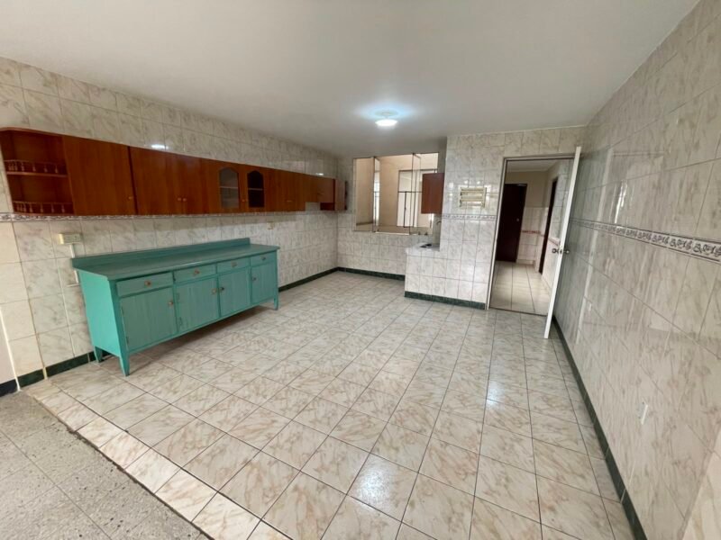 Dpto. 100 m² Piso 2 con 3 Dorm. y 1 Cochera. Frente a Parque. a 3 Cdrs. Univ. San Martín
