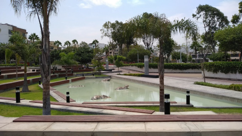 Casa en Venta con Mini Dpto de 2 Dorm. en 3er Nivel, Frente Al Parque Martinelli (Del Ciclista)