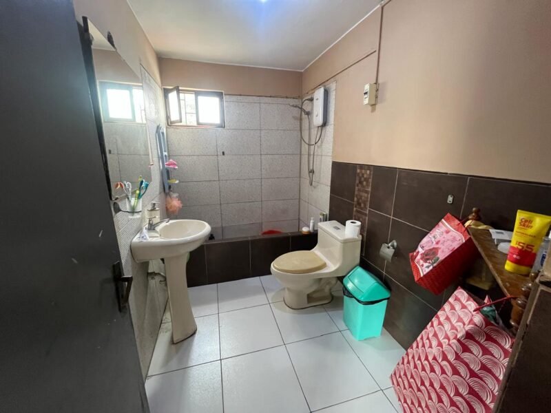 Casa en Venta con Mini Dpto de 2 Dorm. en 3er Nivel, Frente Al Parque Martinelli (Del Ciclista)