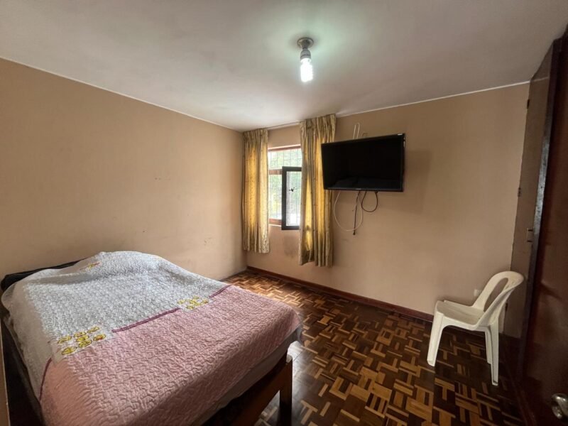 Casa en Venta con Mini Dpto de 2 Dorm. en 3er Nivel, Frente Al Parque Martinelli (Del Ciclista)