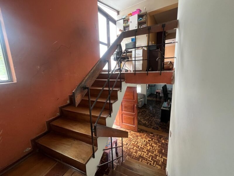 Casa en Venta con Mini Dpto de 2 Dorm. en 3er Nivel, Frente Al Parque Martinelli (Del Ciclista)