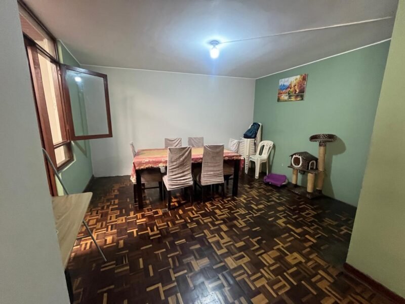 Casa en Venta con Mini Dpto de 2 Dorm. en 3er Nivel, Frente Al Parque Martinelli (Del Ciclista)