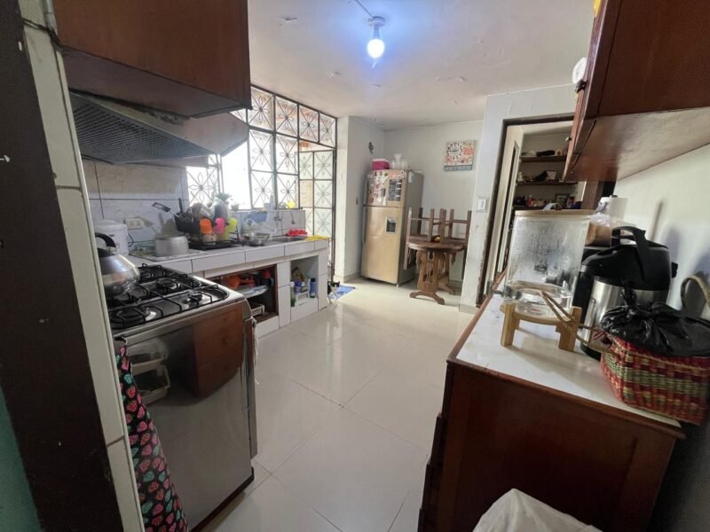 Casa en Venta con Mini Dpto de 2 Dorm. en 3er Nivel, Frente Al Parque Martinelli (Del Ciclista)