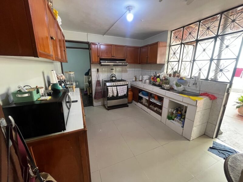 Casa en Venta con Mini Dpto de 2 Dorm. en 3er Nivel, Frente Al Parque Martinelli (Del Ciclista)