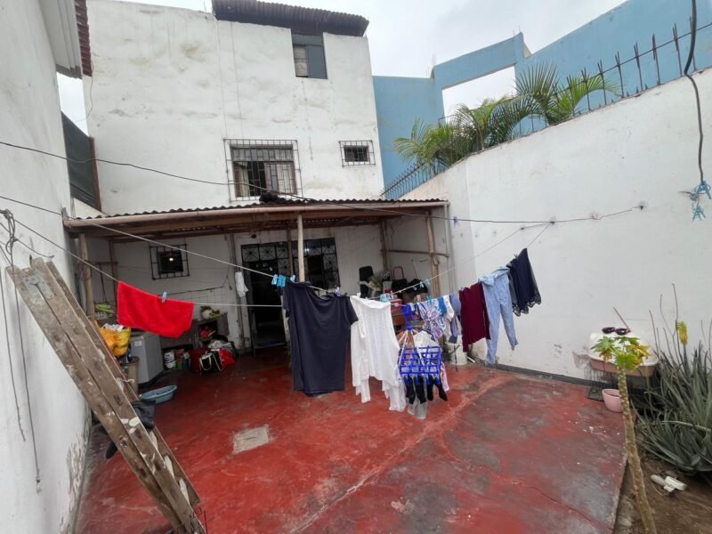 Casa en Venta con Mini Dpto de 2 Dorm. en 3er Nivel, Frente Al Parque Martinelli (Del Ciclista)