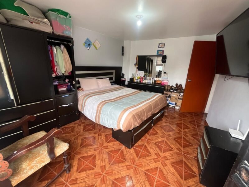 Casa en Venta con Mini Dpto de 2 Dorm. en 3er Nivel, Frente Al Parque Martinelli (Del Ciclista)