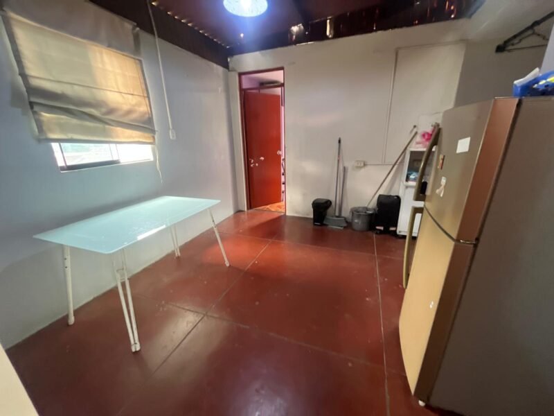 Casa en Venta con Mini Dpto de 2 Dorm. en 3er Nivel, Frente Al Parque Martinelli (Del Ciclista)