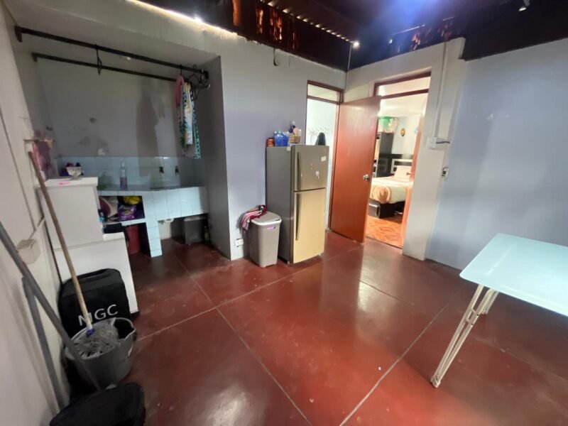 Casa en Venta con Mini Dpto de 2 Dorm. en 3er Nivel, Frente Al Parque Martinelli (Del Ciclista)
