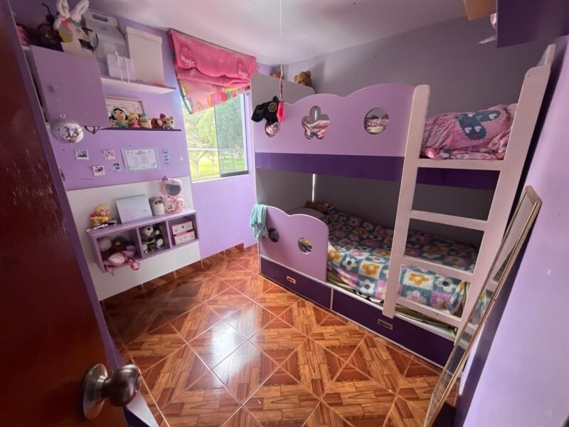 Casa en Venta con Mini Dpto de 2 Dorm. en 3er Nivel, Frente Al Parque Martinelli (Del Ciclista)