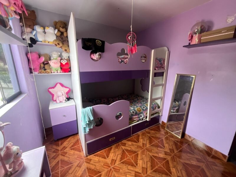 Casa en Venta con Mini Dpto de 2 Dorm. en 3er Nivel, Frente Al Parque Martinelli (Del Ciclista)