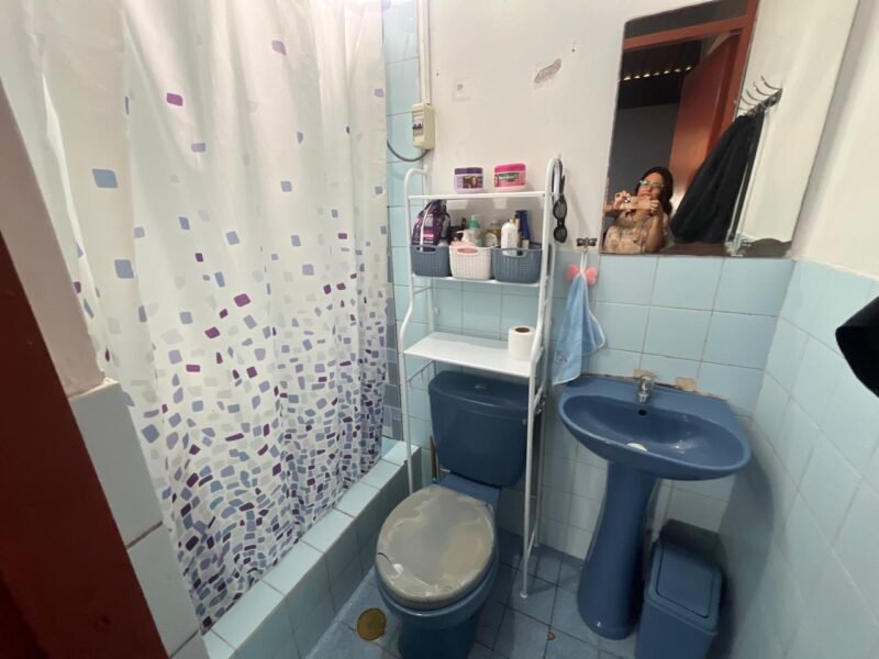 Casa en Venta con Mini Dpto de 2 Dorm. en 3er Nivel, Frente Al Parque Martinelli (Del Ciclista)